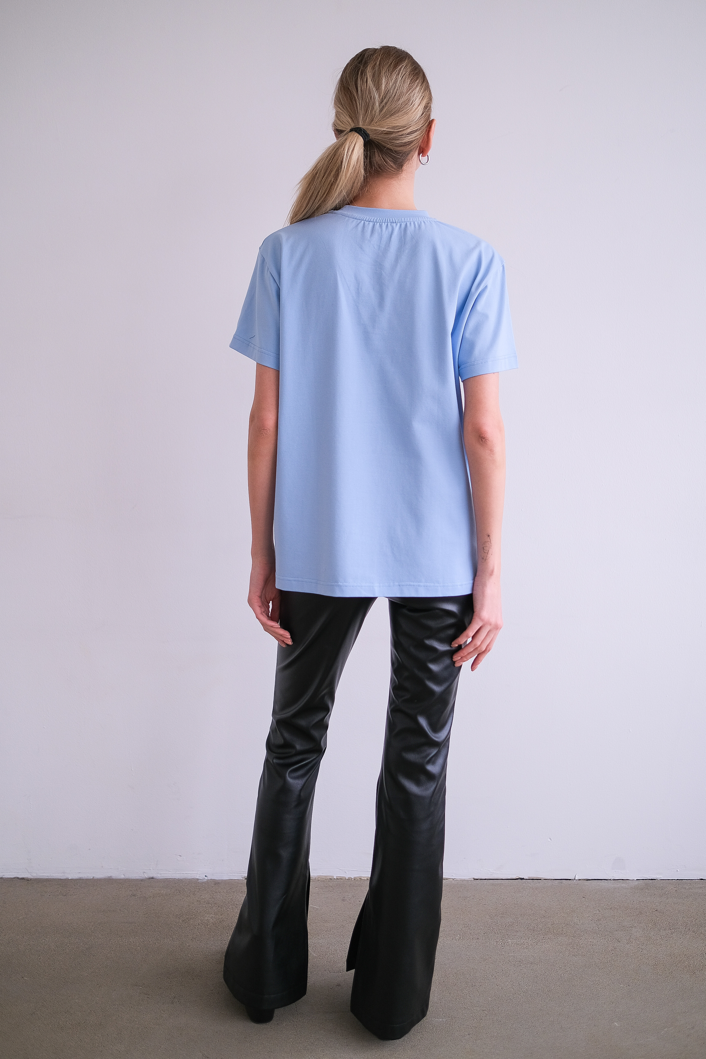 Футболка Never Modern