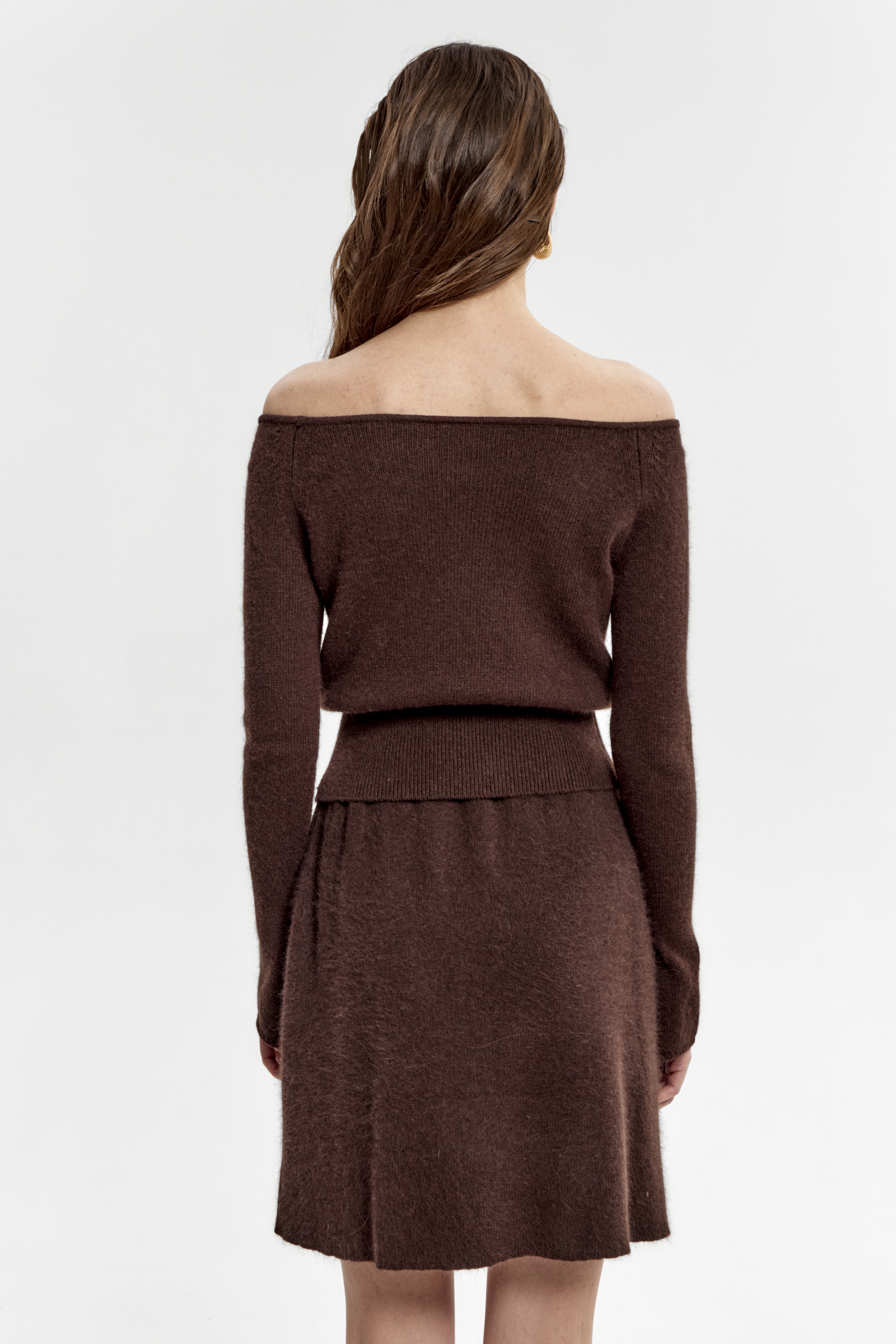 Джемпер с открытыми плечами