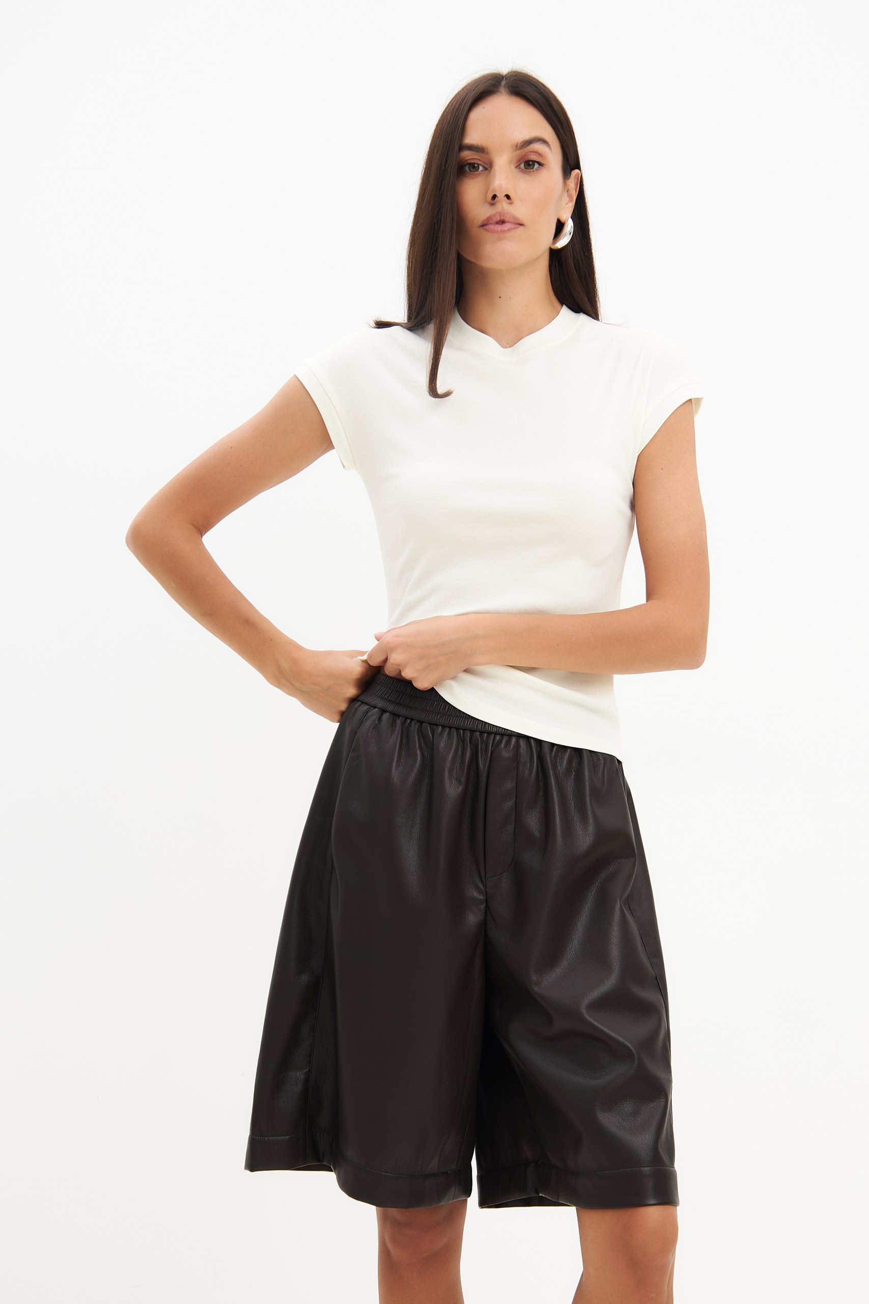 Шорты из эко кожи 