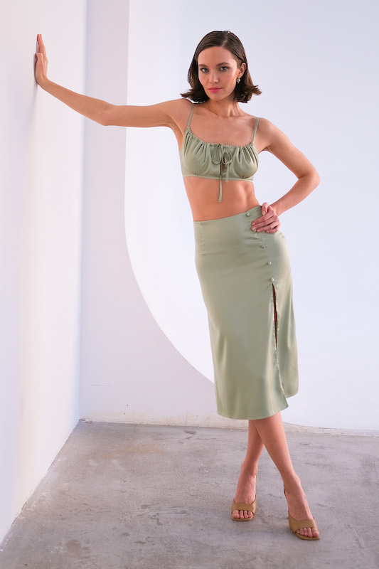 Юбка с разрезом оливка