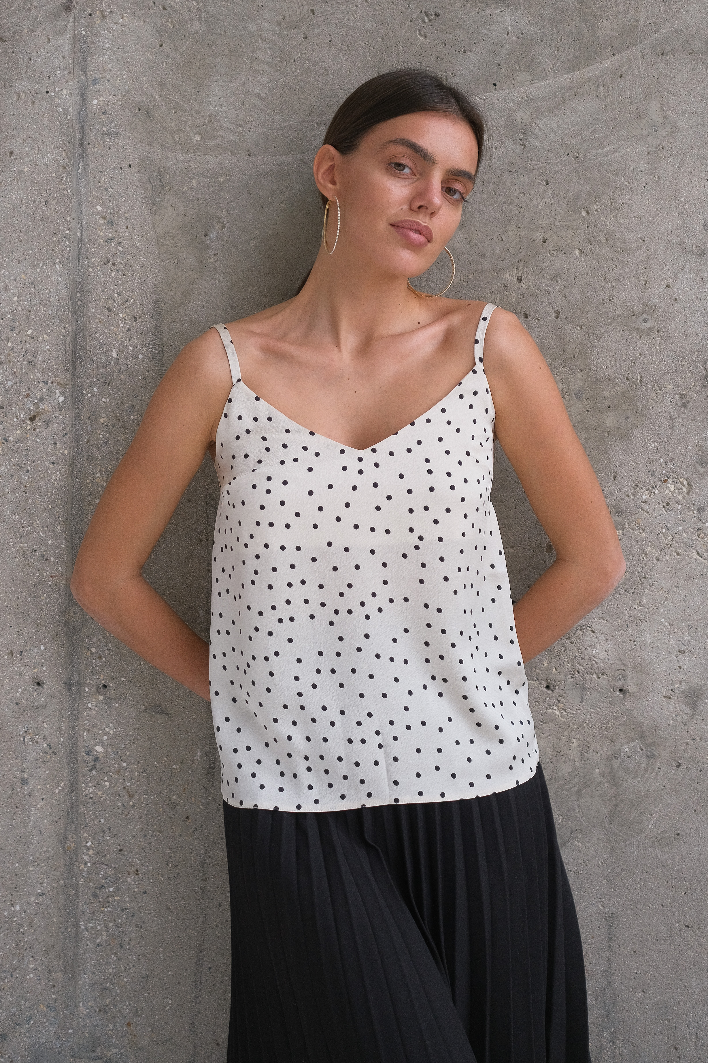 Топ на бретелях в горох