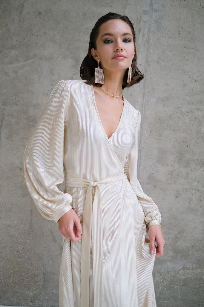 Платье на запах миди