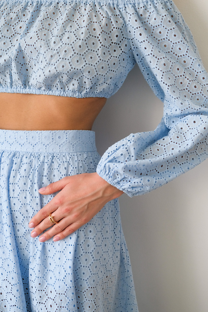 Топ из шитья голубой