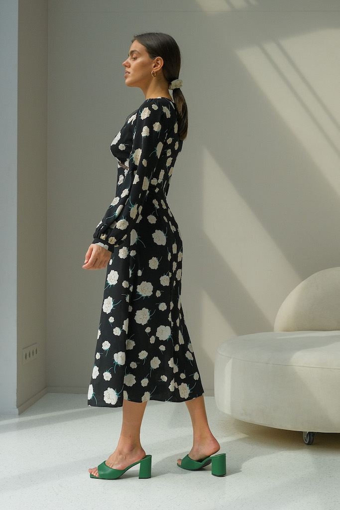 Платье принт белые цветы