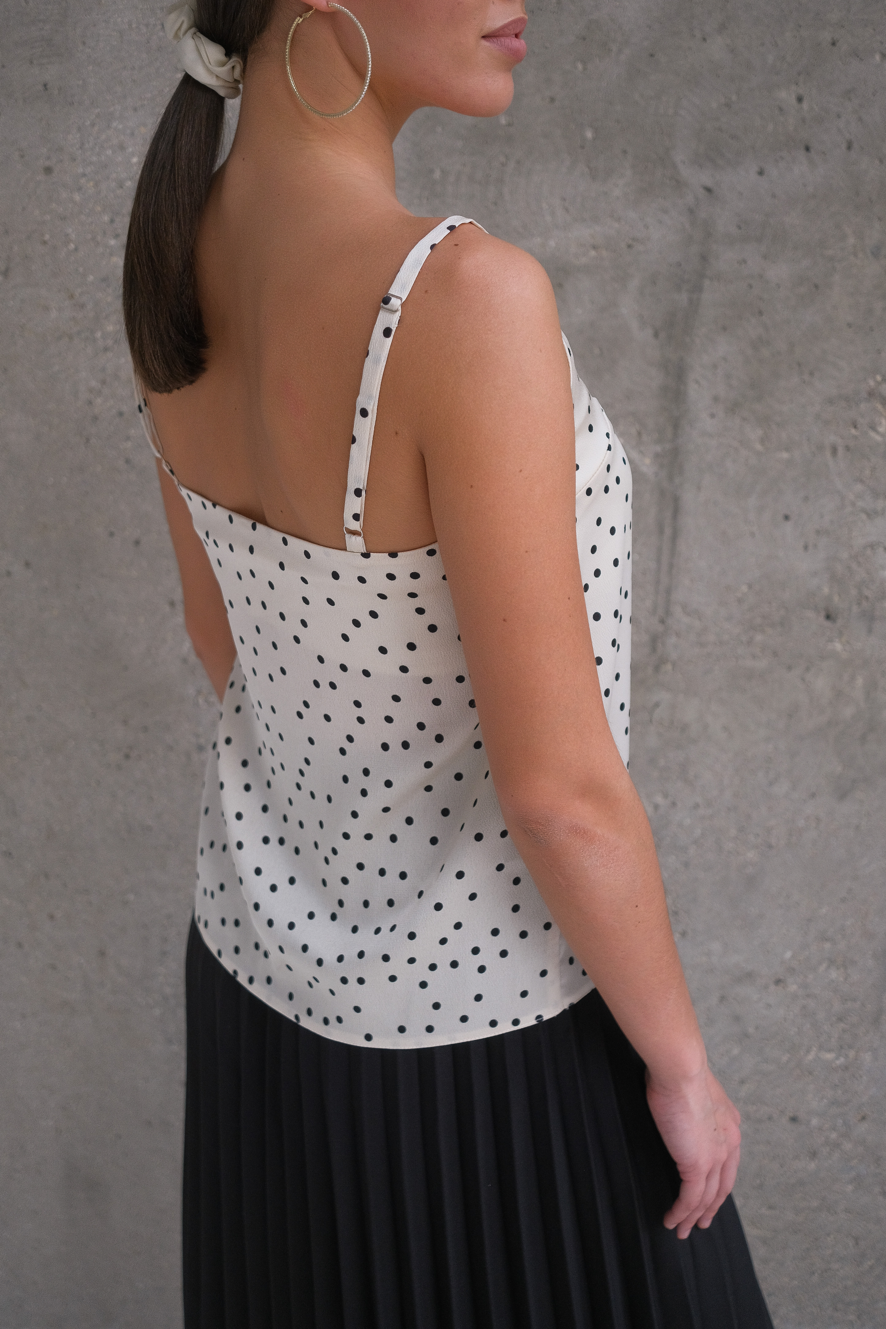 Топ на бретелях в горох