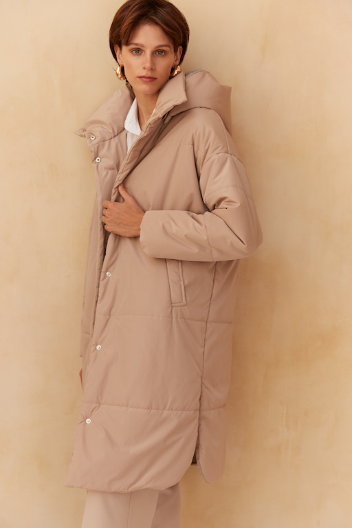 Пуховик объемный бежевый