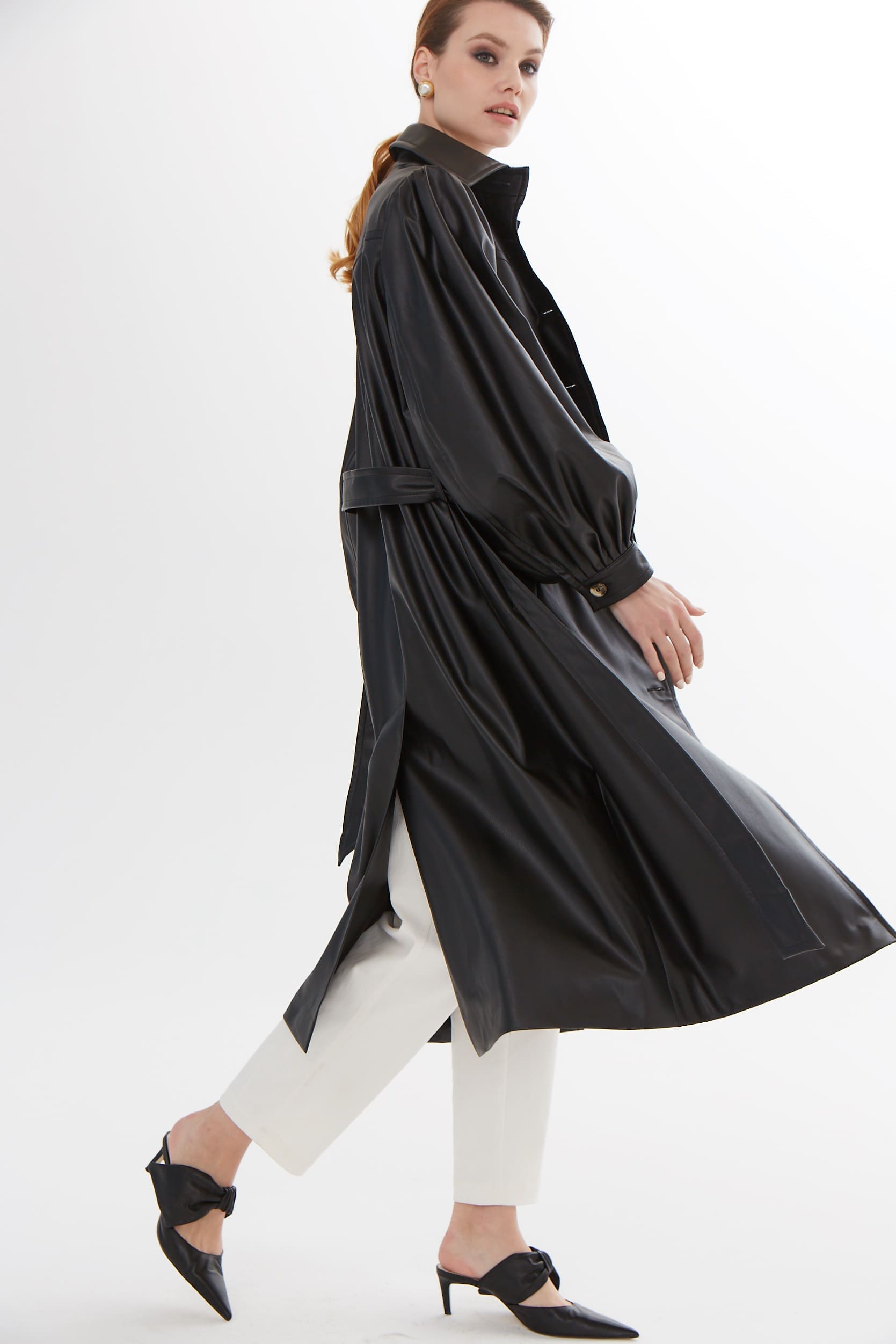 Плащ из экокожи