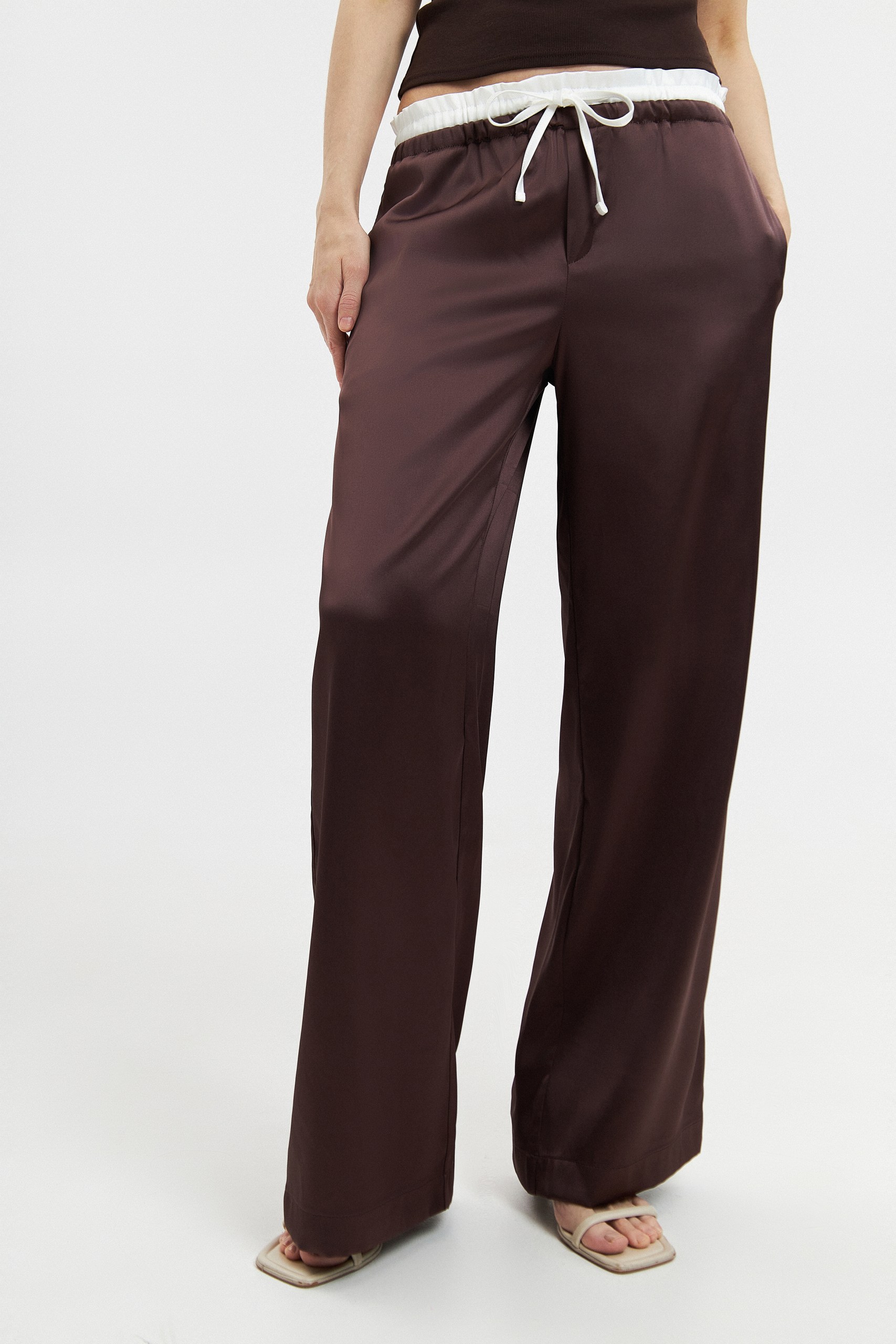 Брюки атласные