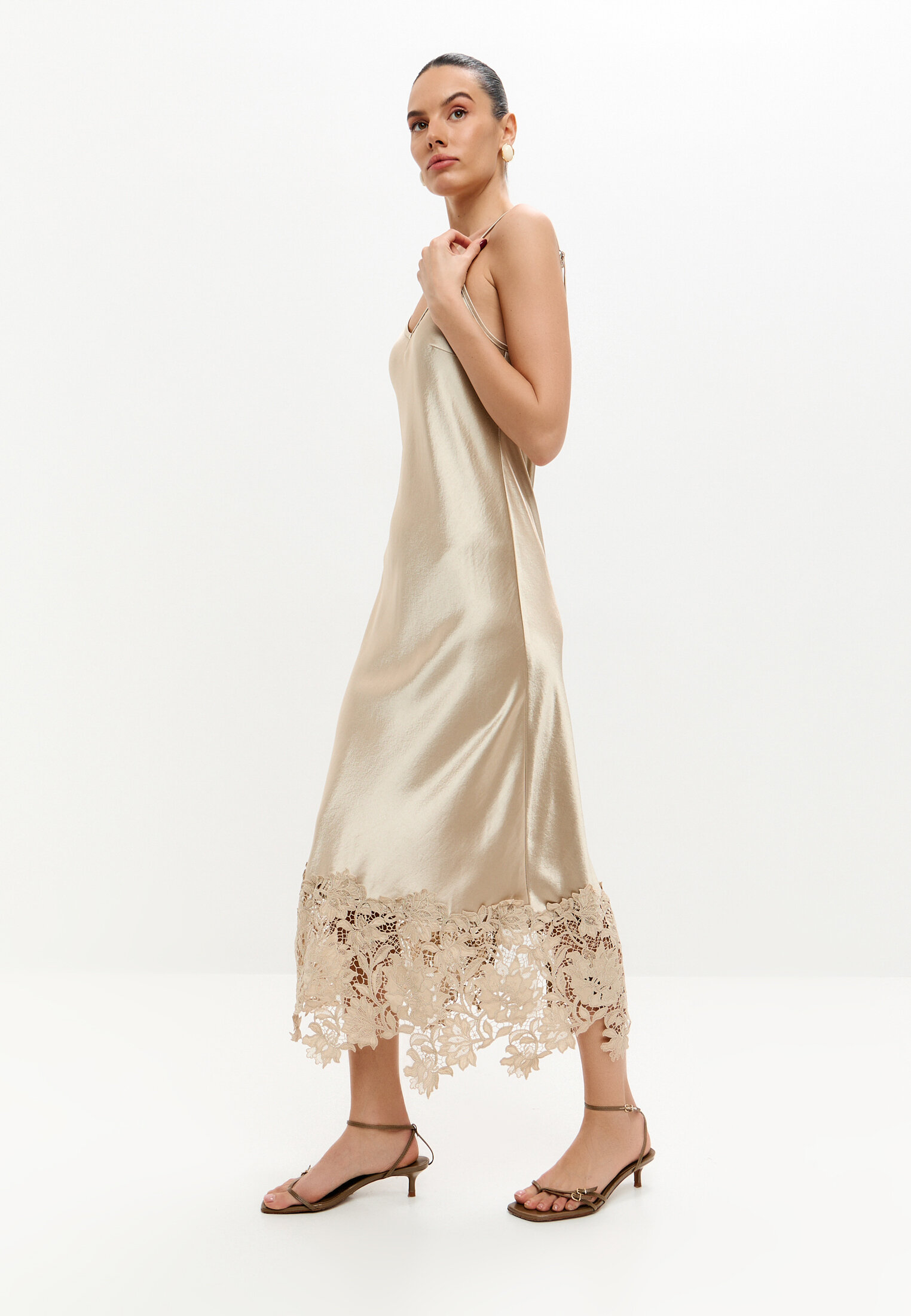 Платье-комбинация с кружевом