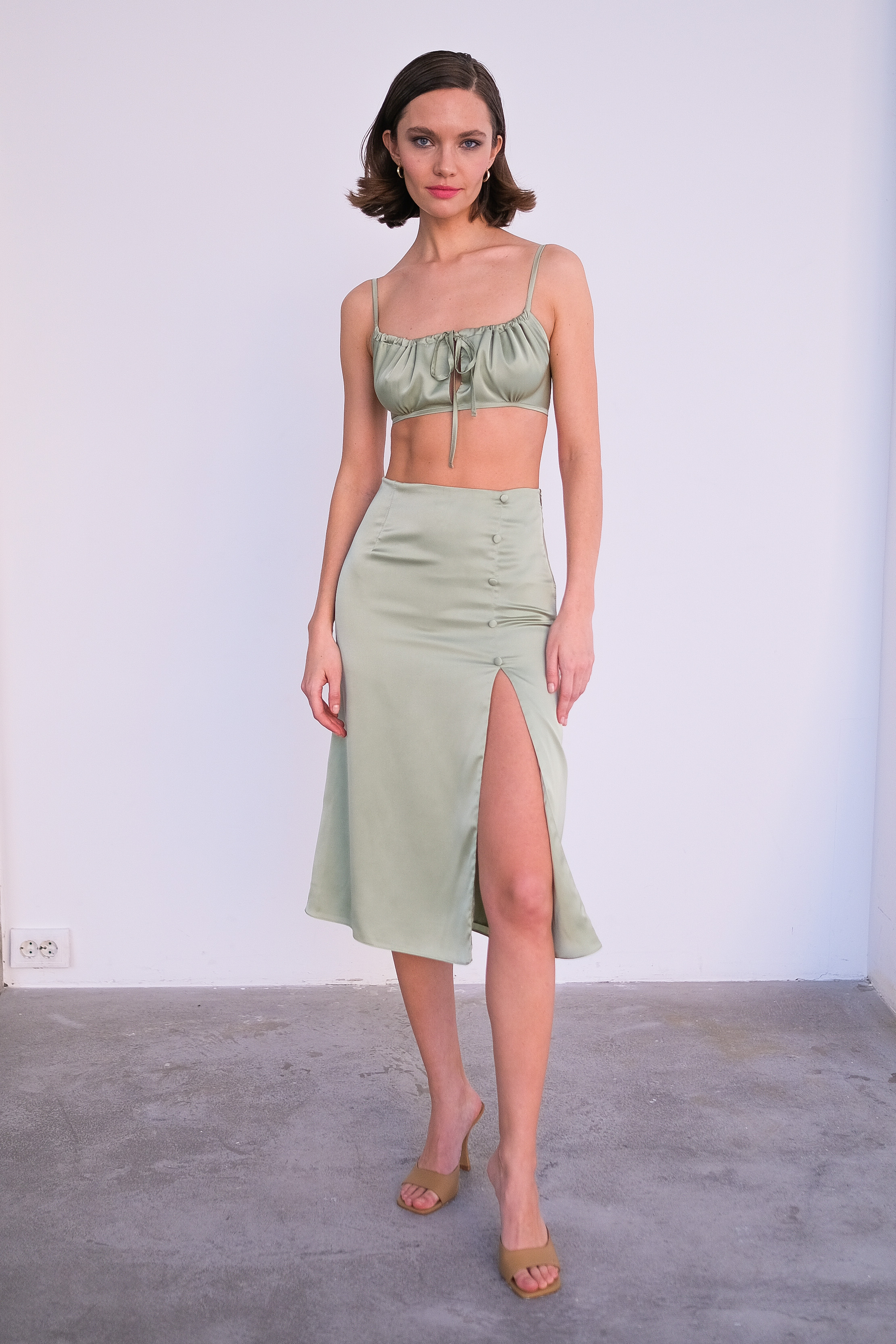 Юбка с разрезом оливка