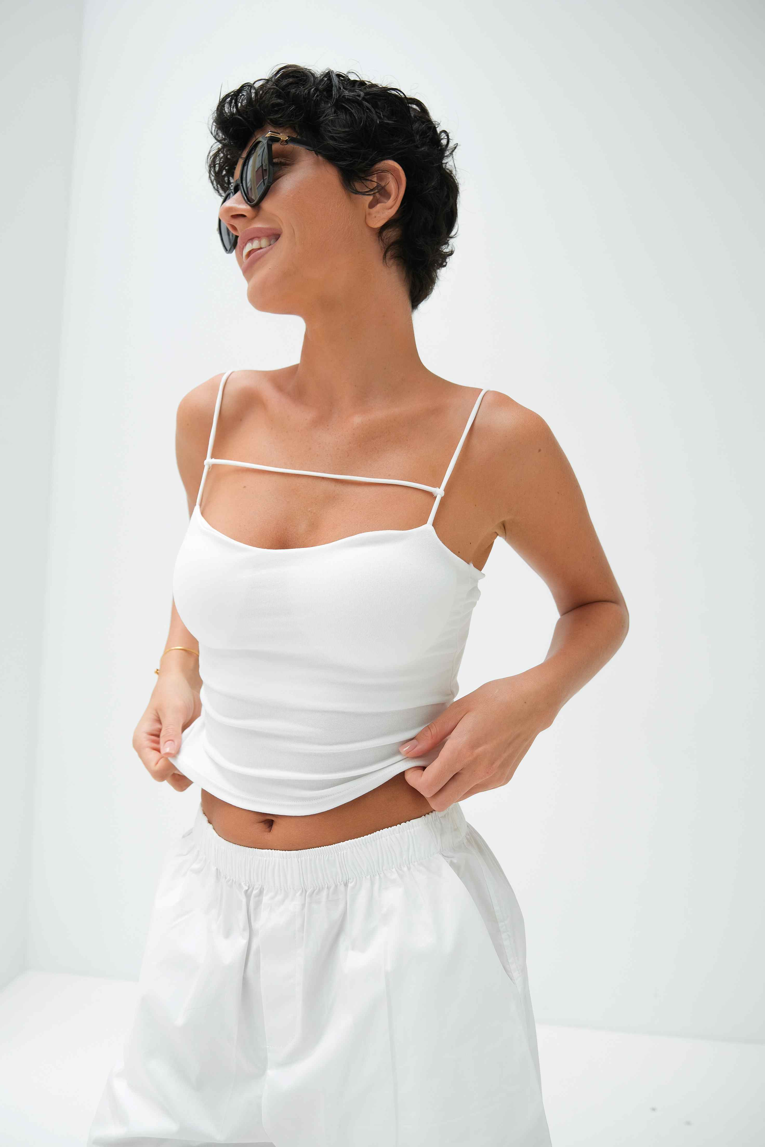 Топ молочный с ассиметричными лямками