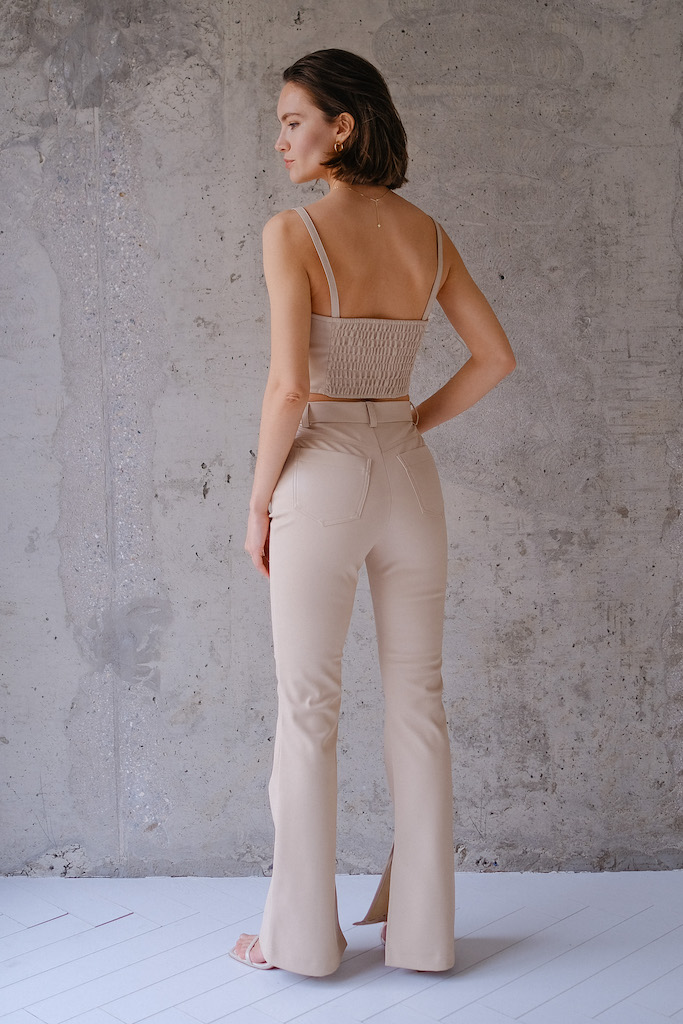 Брюки из эко кожи с разрезами 