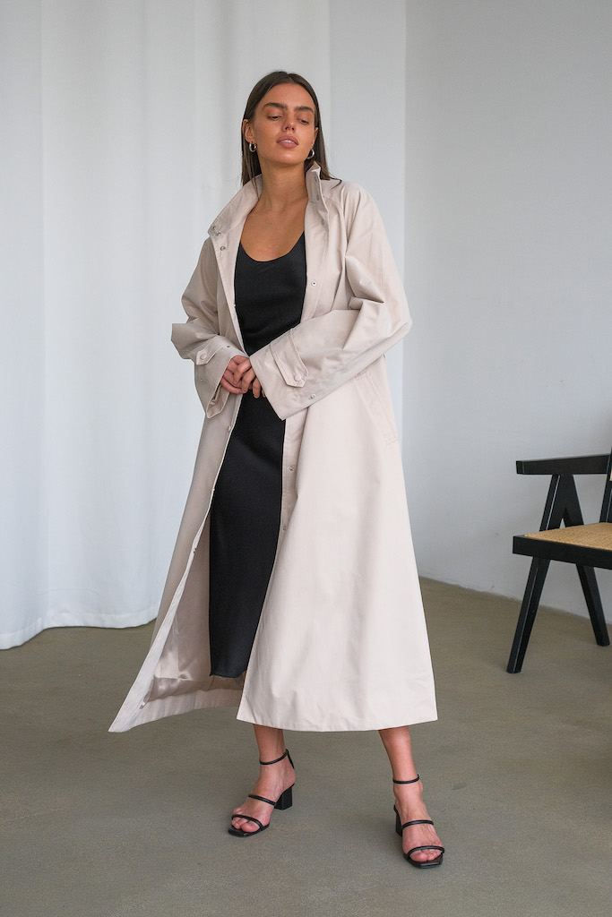 Плащ светло-бежевый