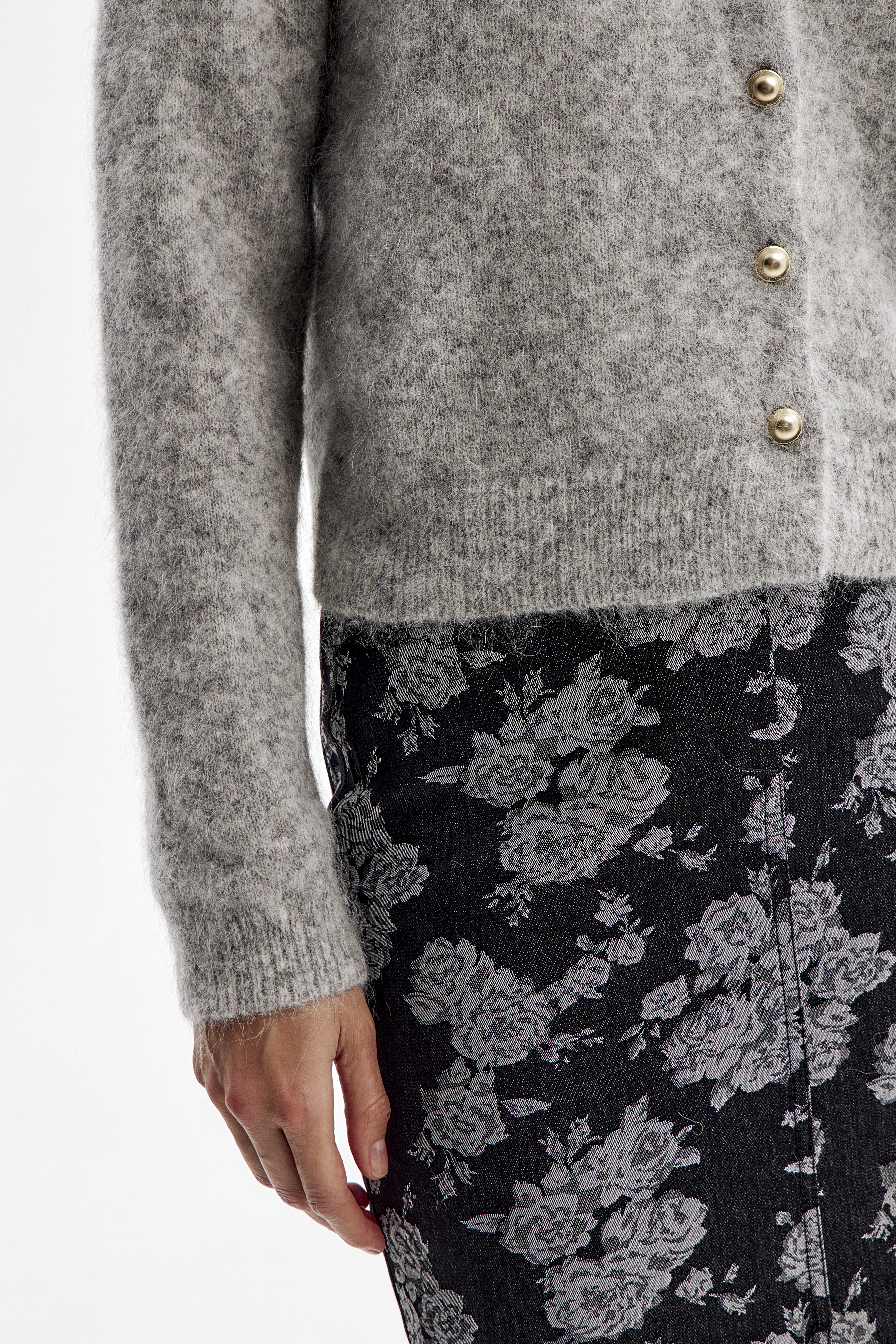 Кардиган короткий из ангоры с золотыми пуговицами