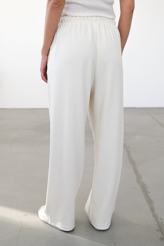  Брюки молочные в рубчик