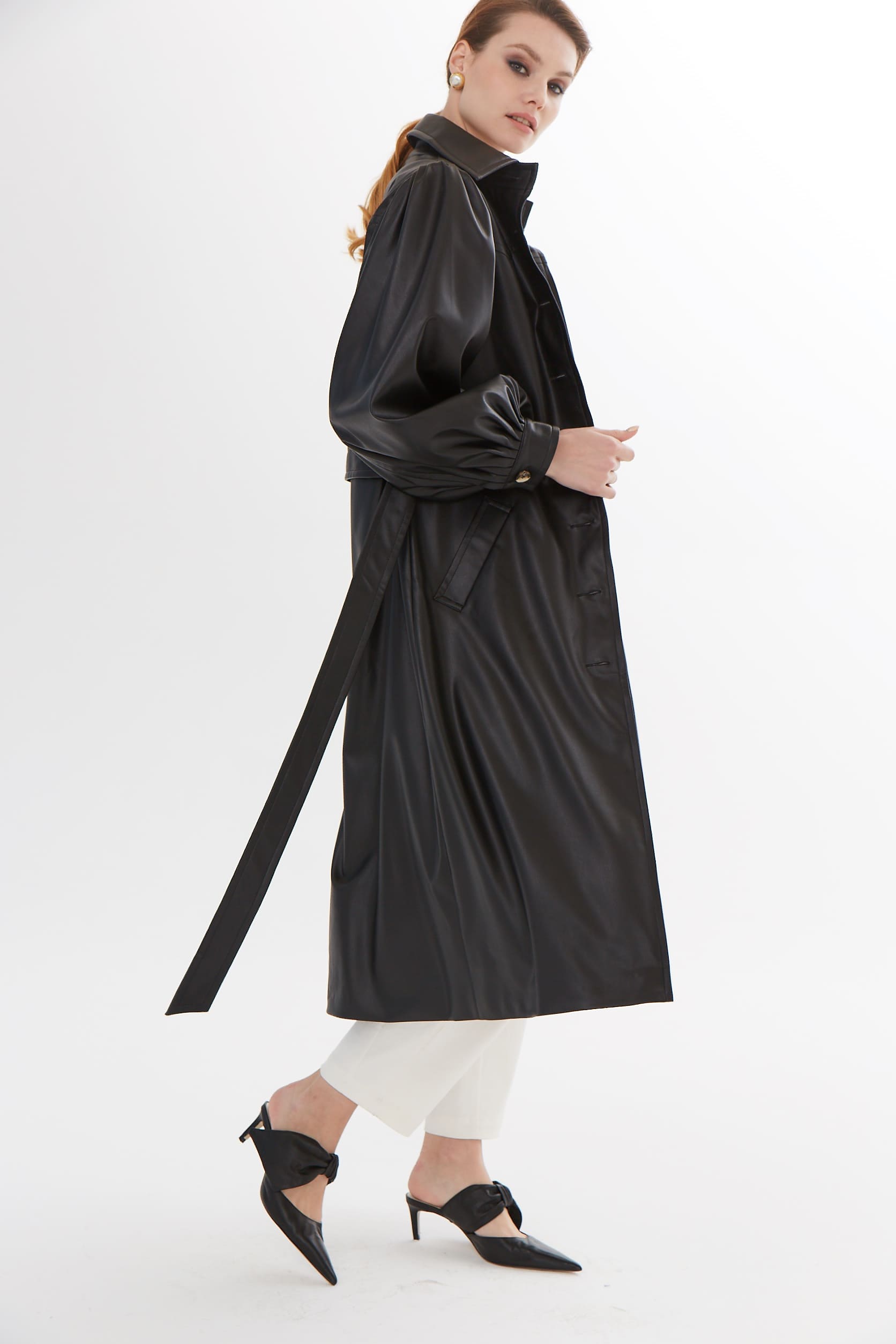 Плащ из экокожи