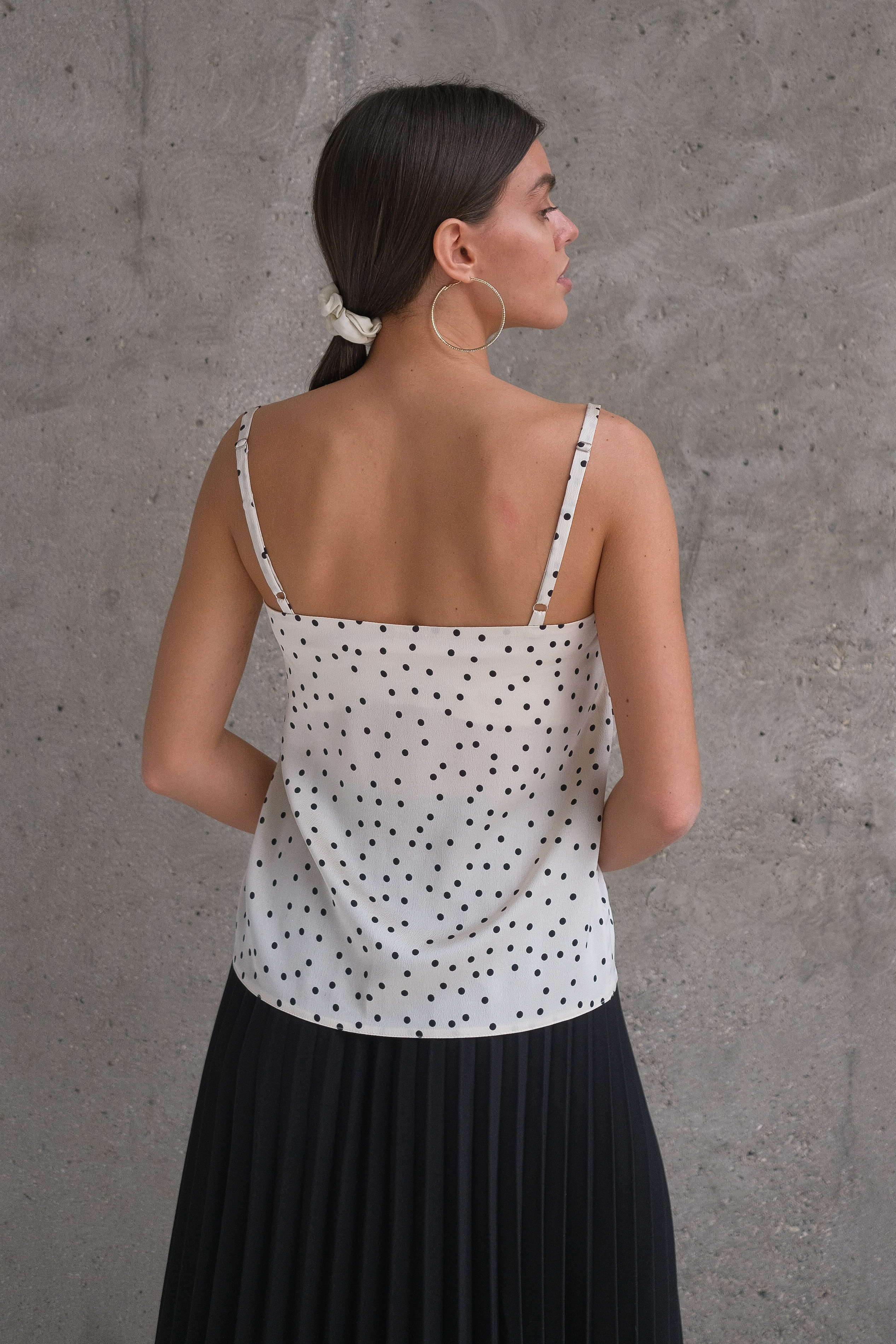 Топ на бретелях в горох