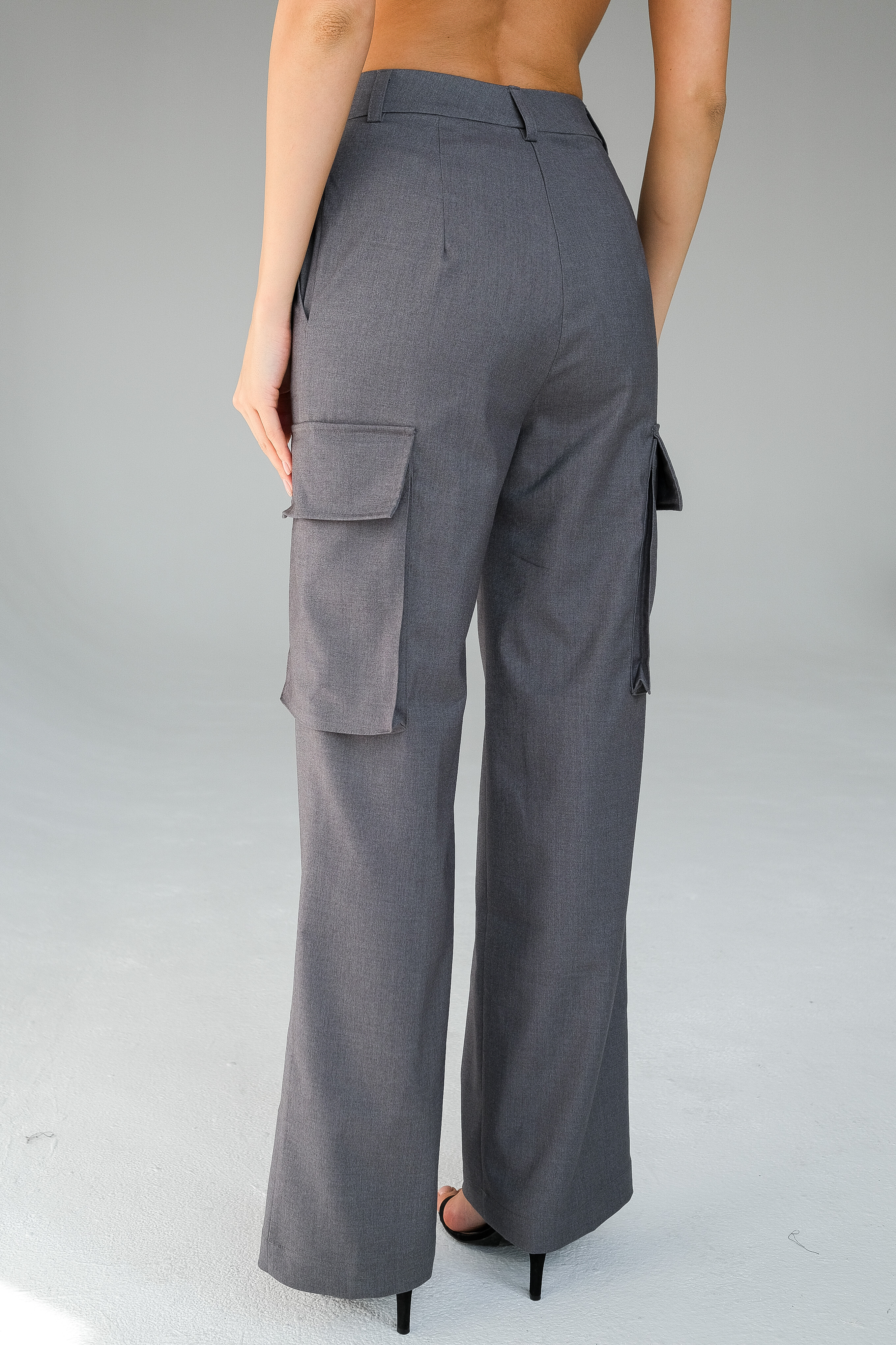 Брюки карго с накладными карманами