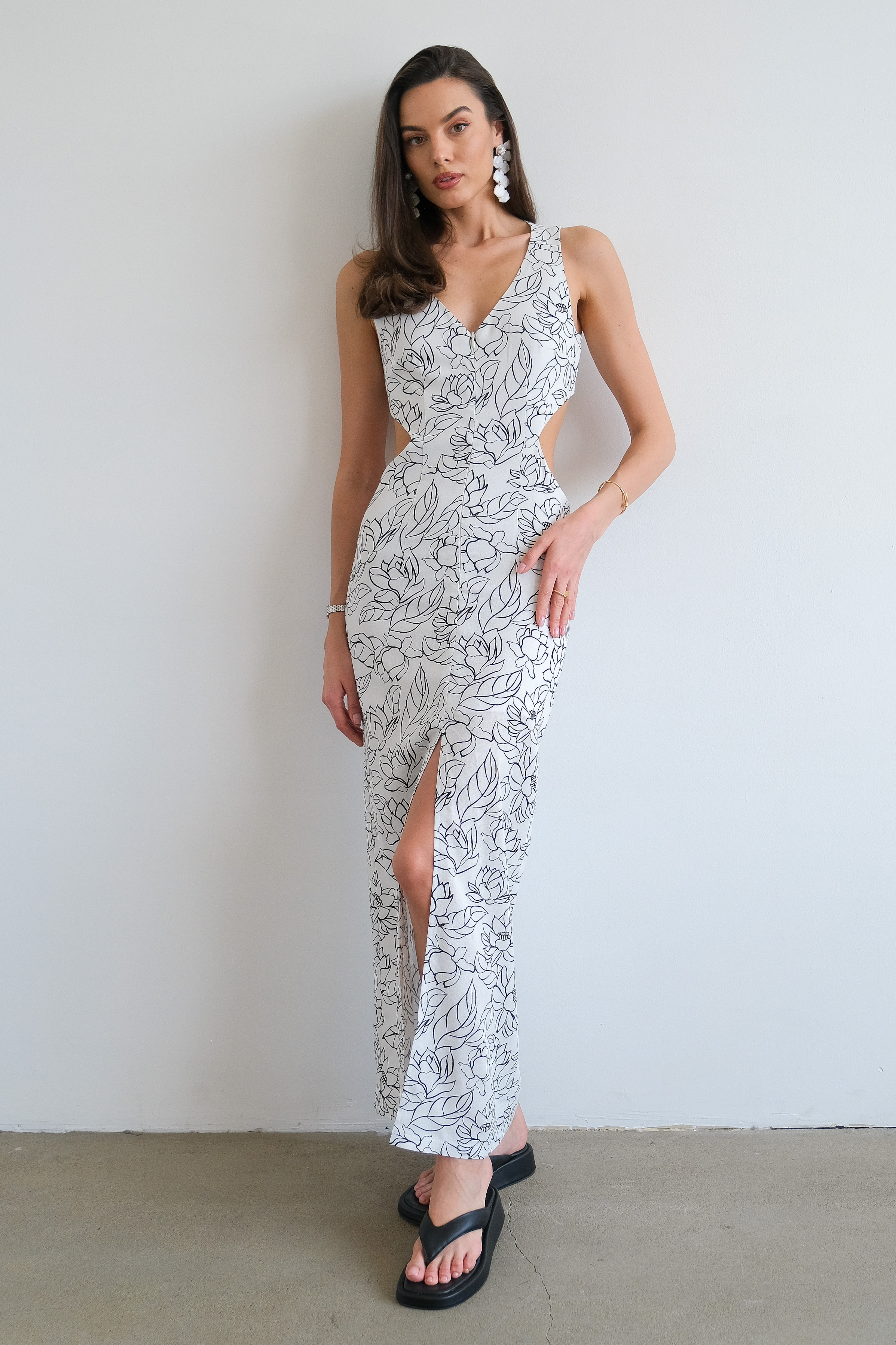 Платье принт черные цветы