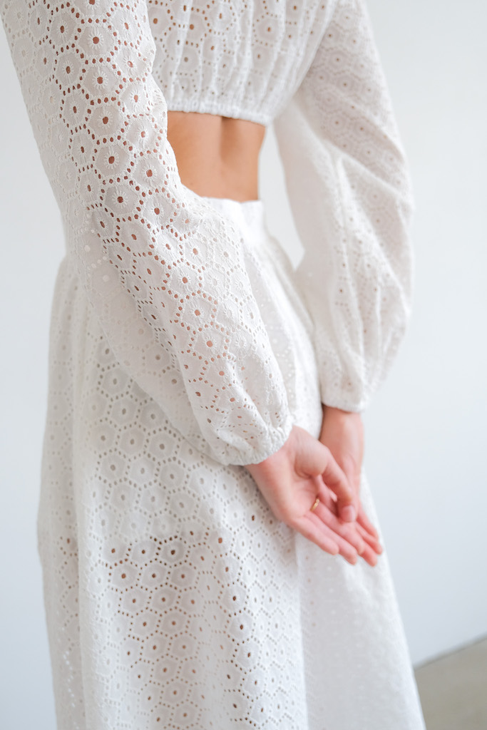 Юбка из шитья молочная