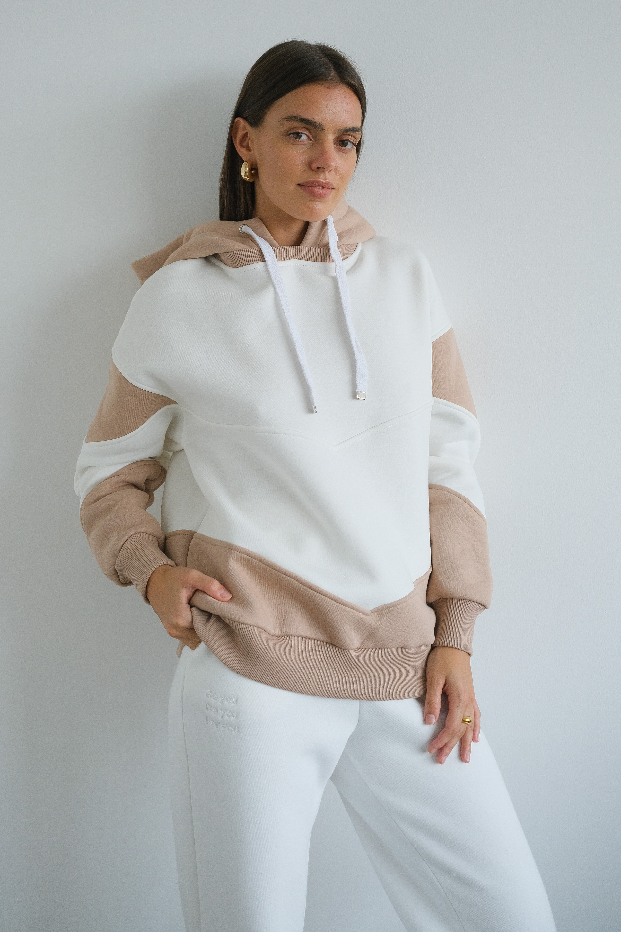 Свитшот молочно-бежевый