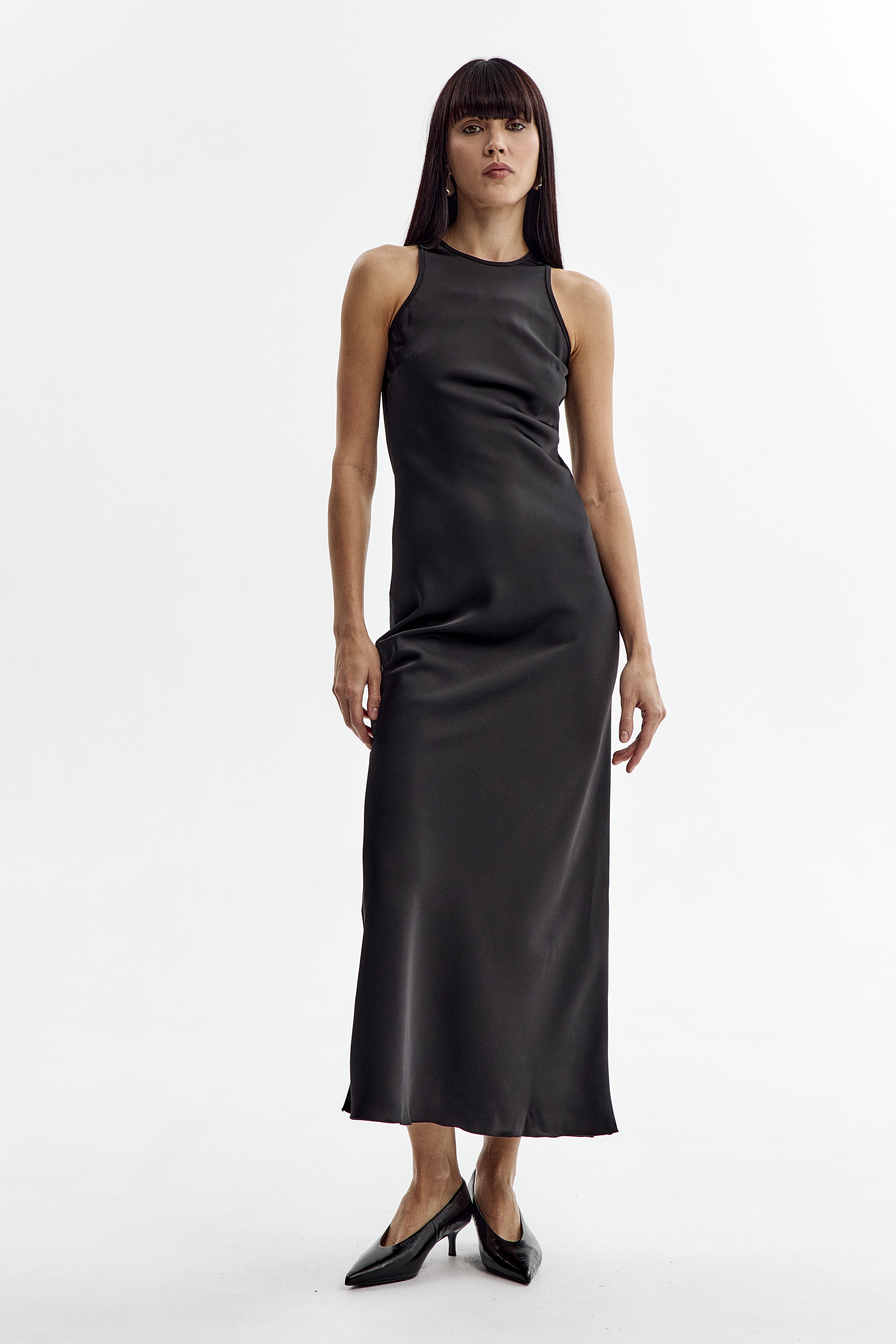  Платье макси с каплей на спине