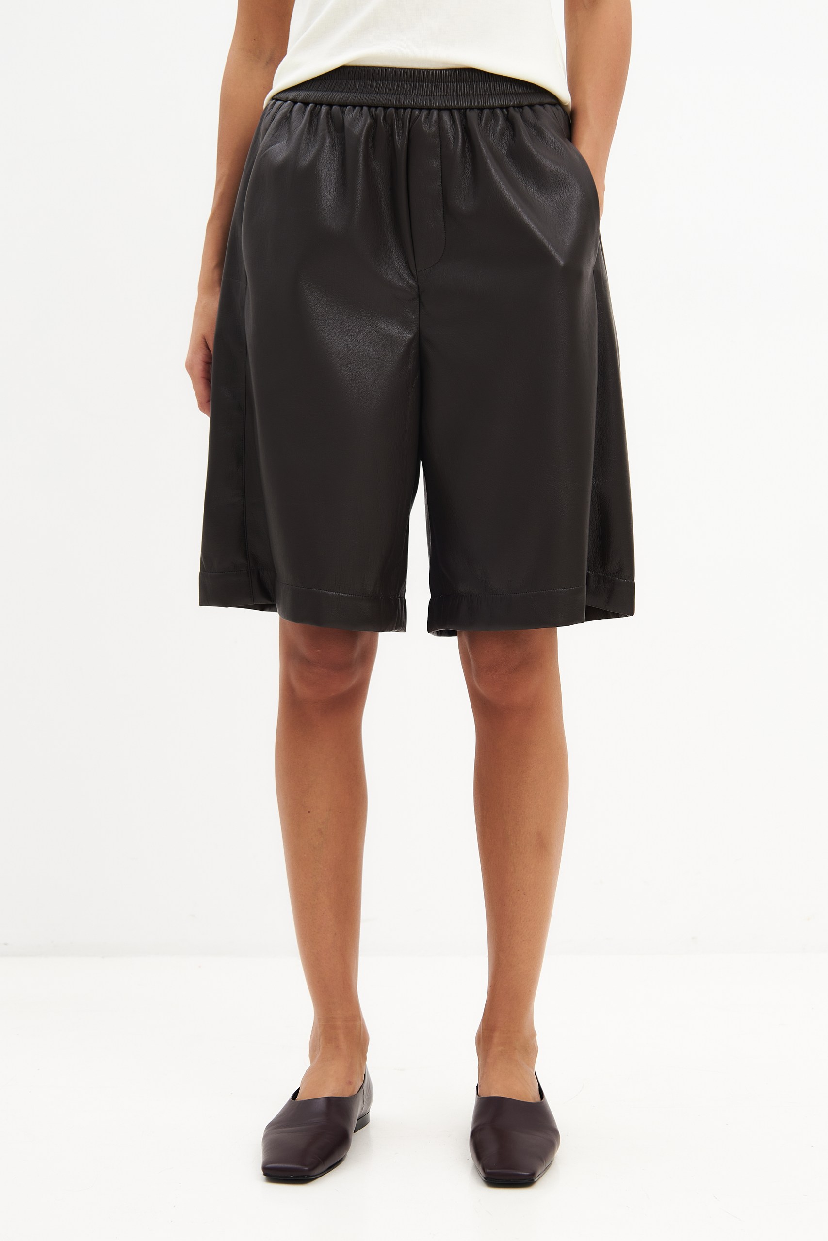 Шорты из эко кожи 