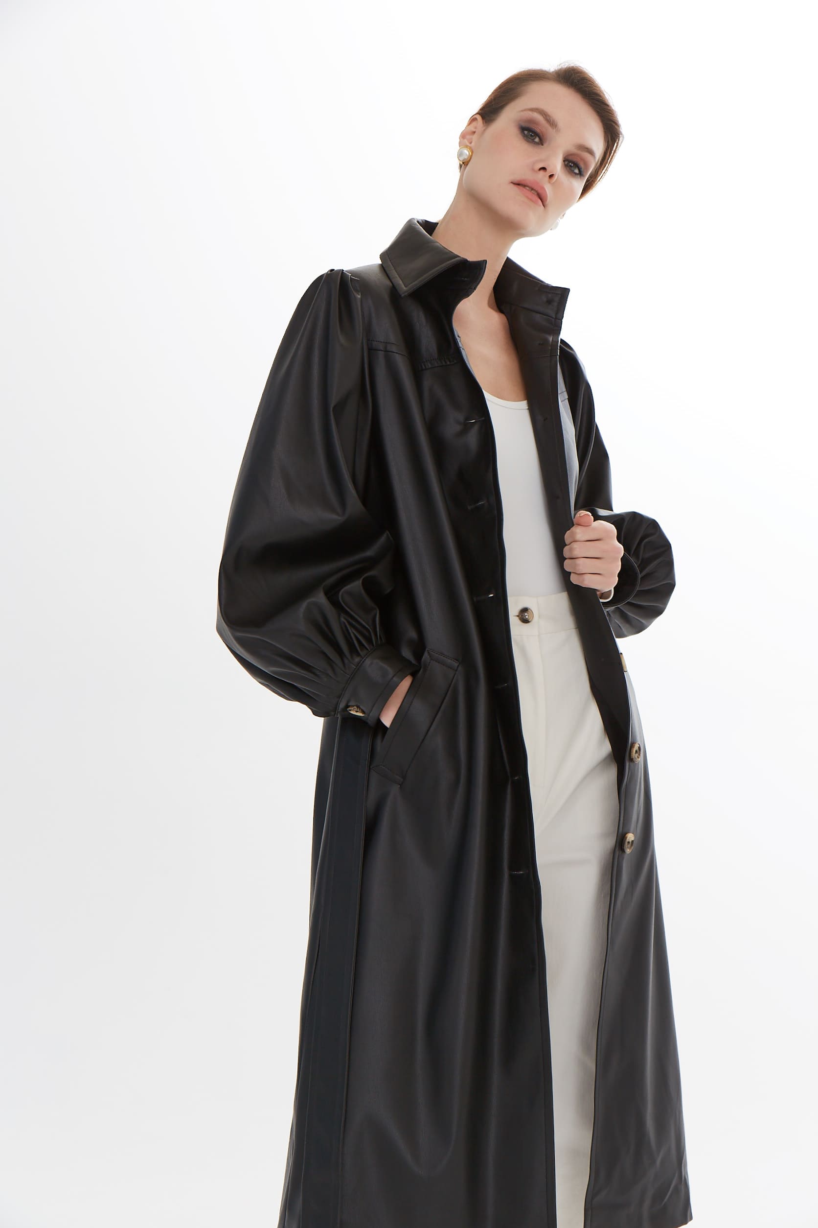 Плащ из экокожи