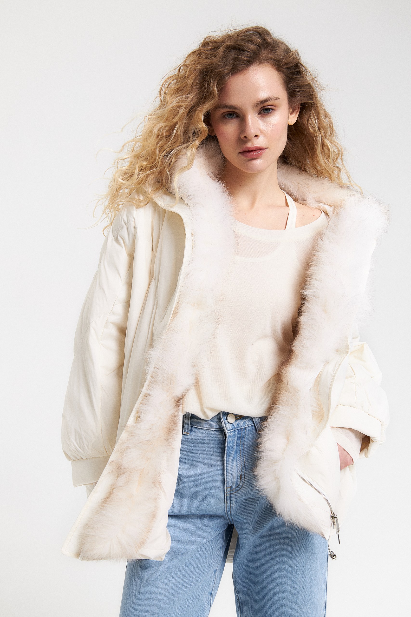 Куртка с пушистым воротником