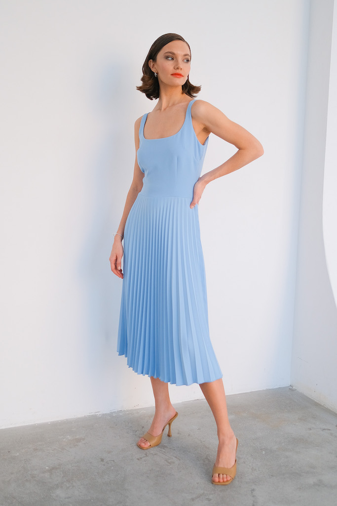 Платье миди гофре голубое