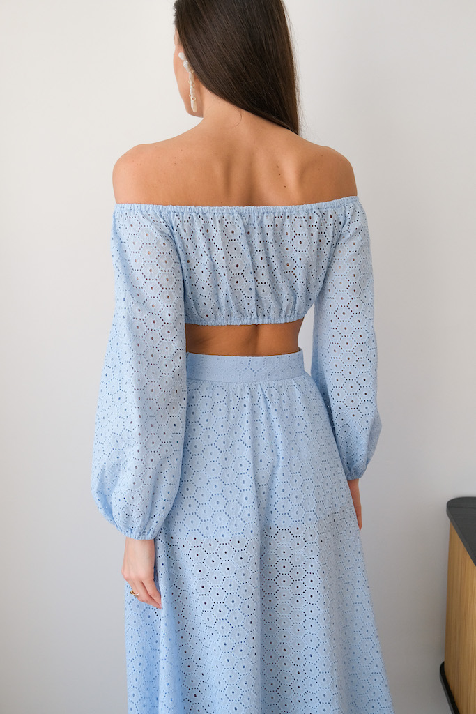 Топ из шитья голубой