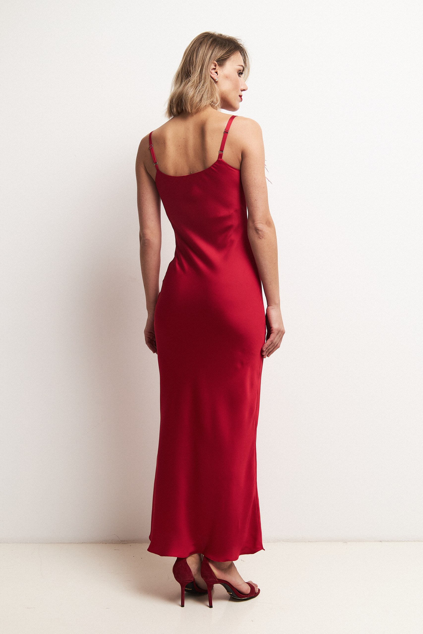 Платье-комбинация макси с перьями