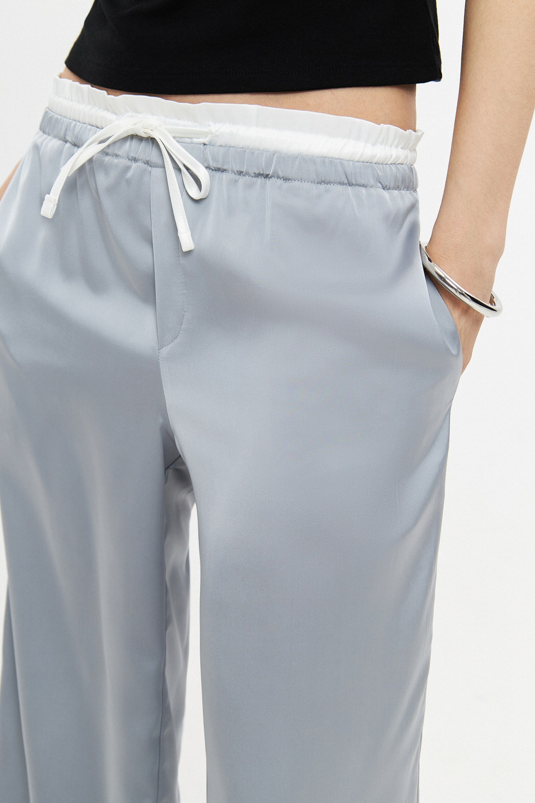 Брюки атласные