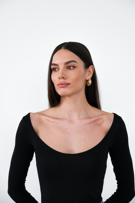 Лонгслив с глубоким вырезом