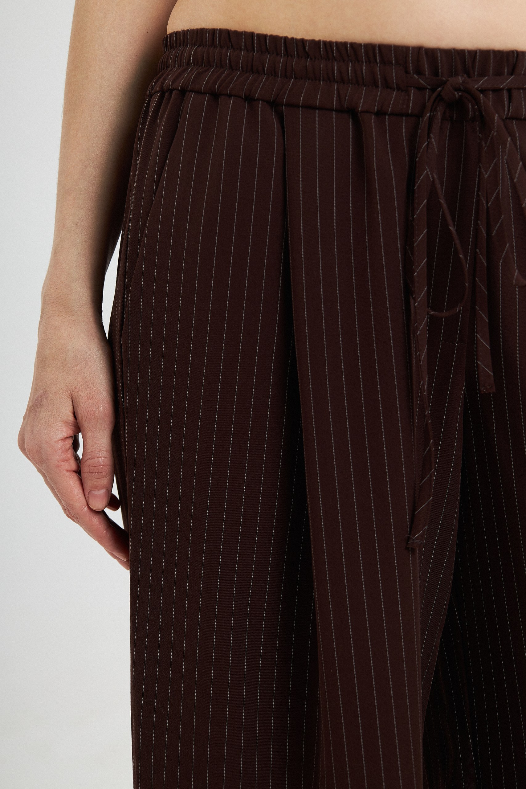 Брюки в полоску на резинке