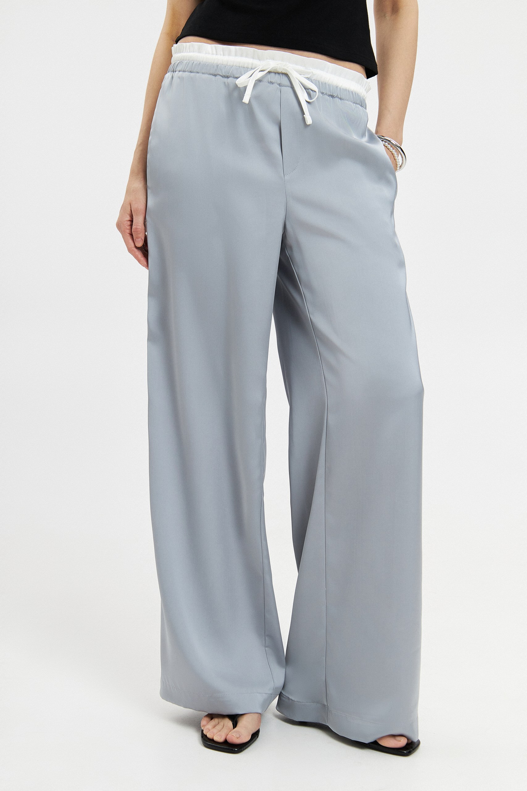 Брюки атласные