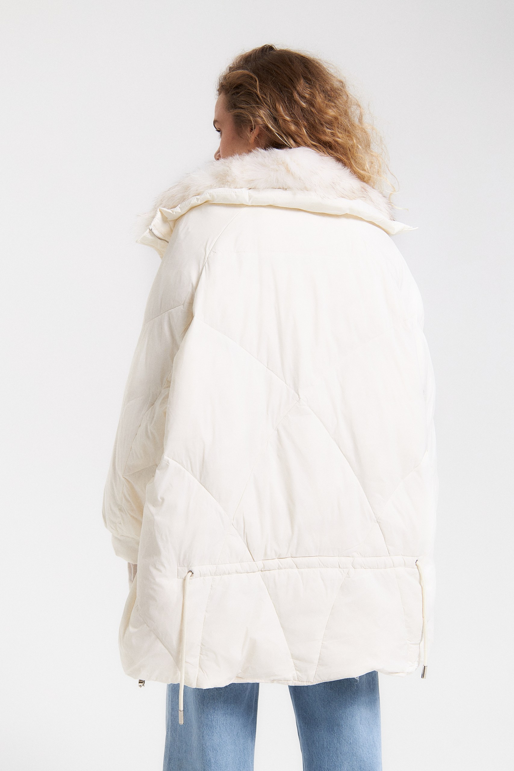 Куртка с пушистым воротником