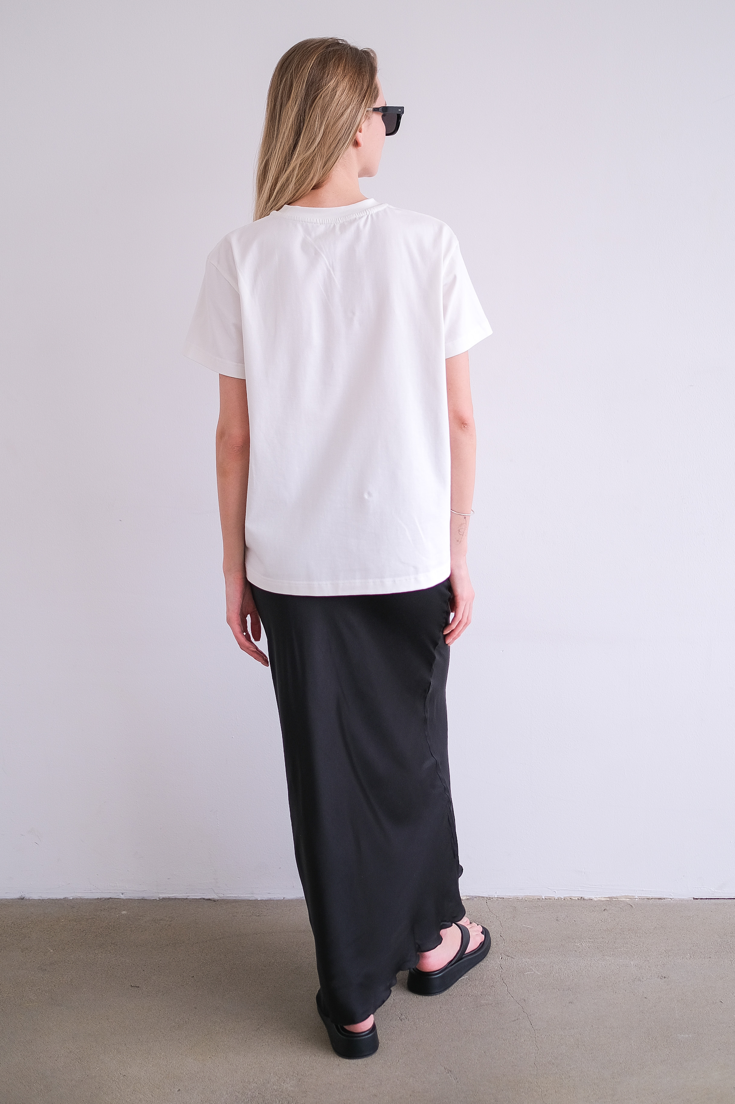 Футболка Never Modern