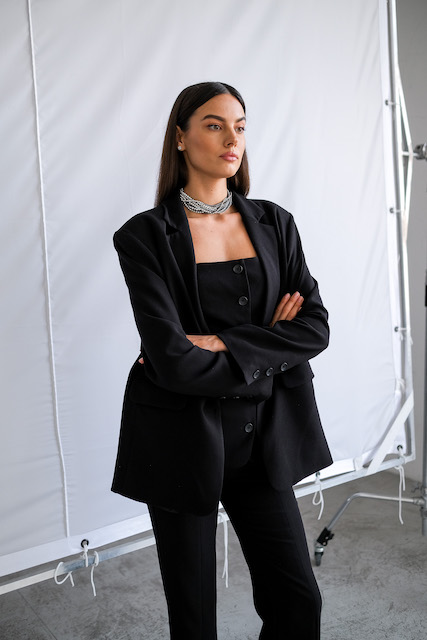  Жилет черный