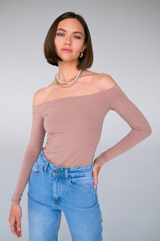 Топ с открытыми плечами