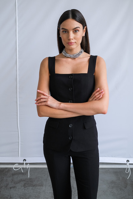  Жилет черный