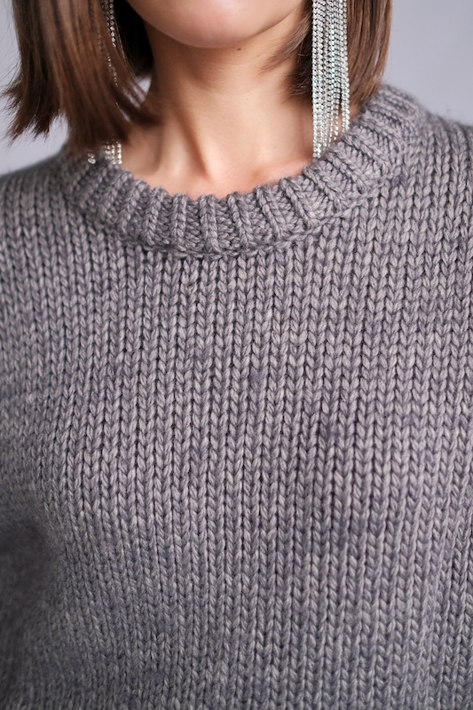 Свитер с круглым воротом