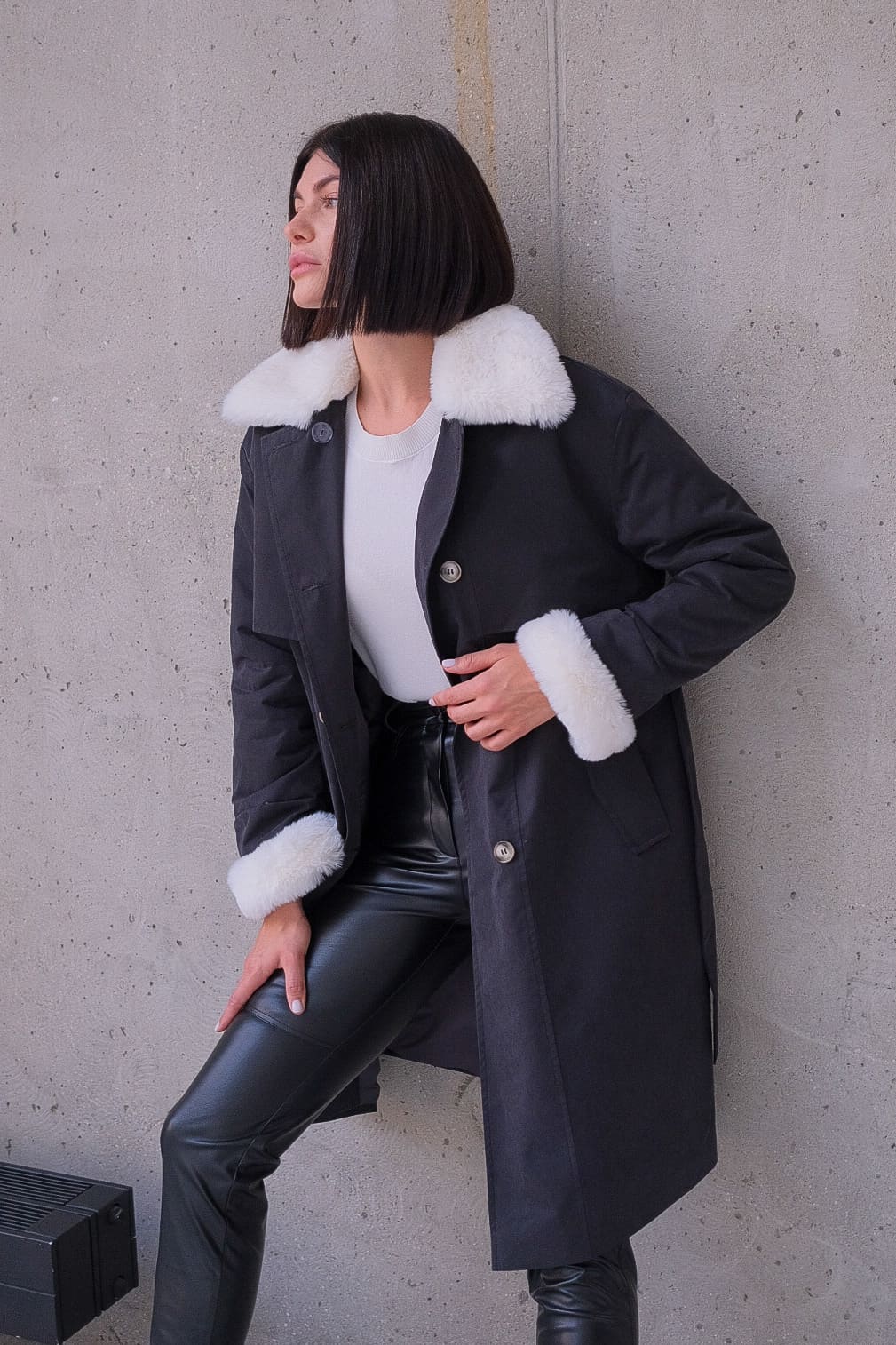 Пальто утепленное с мехом черное