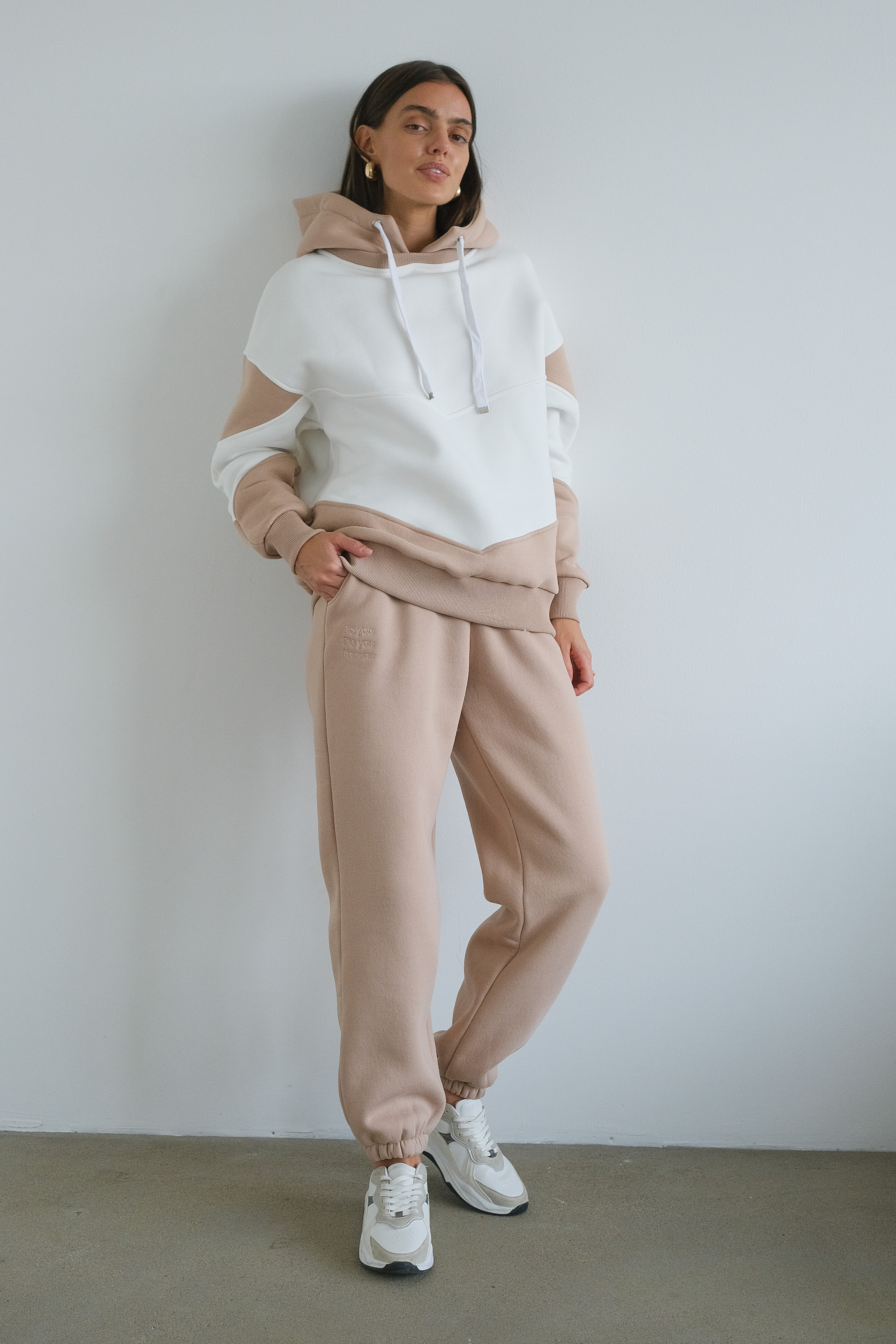 Свитшот молочно-бежевый