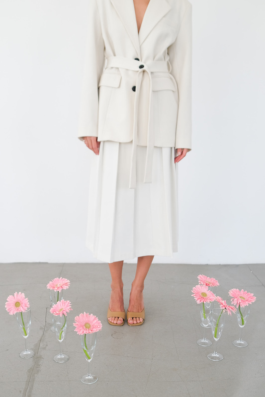  Жакет молочный с поясом