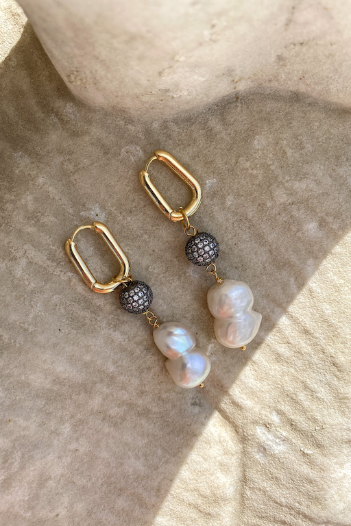 Серьги с натуральным жемчугом и круглым камнем