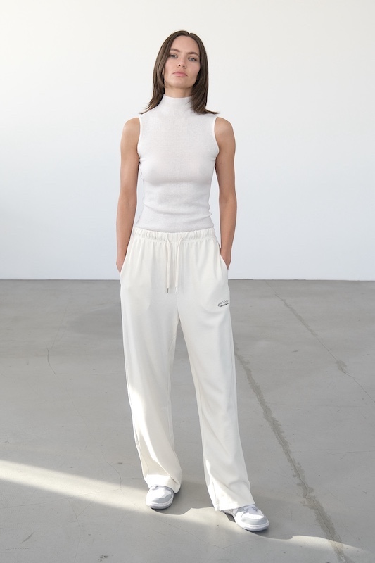  Брюки молочные в рубчик