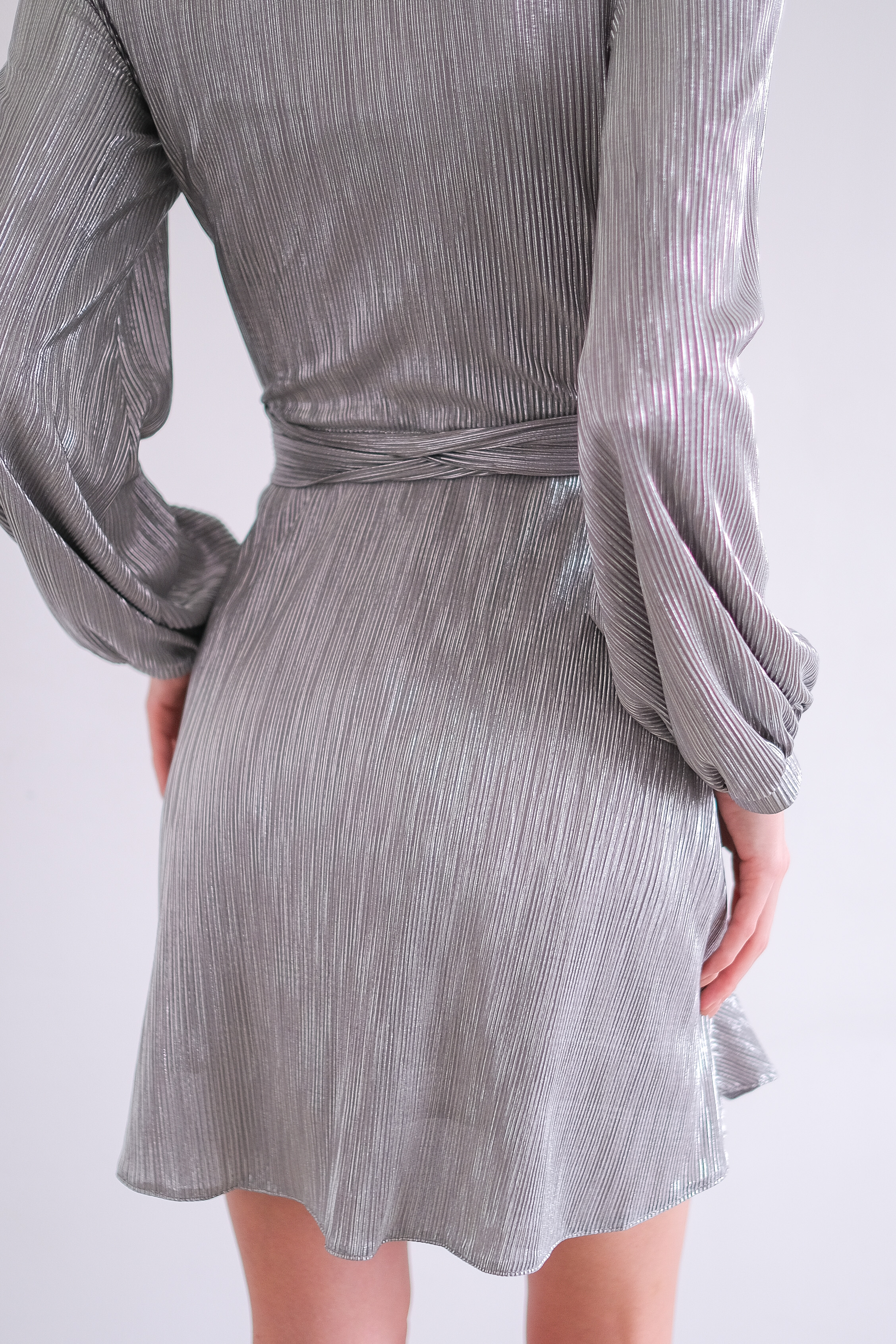 Платье мини на запах серое 