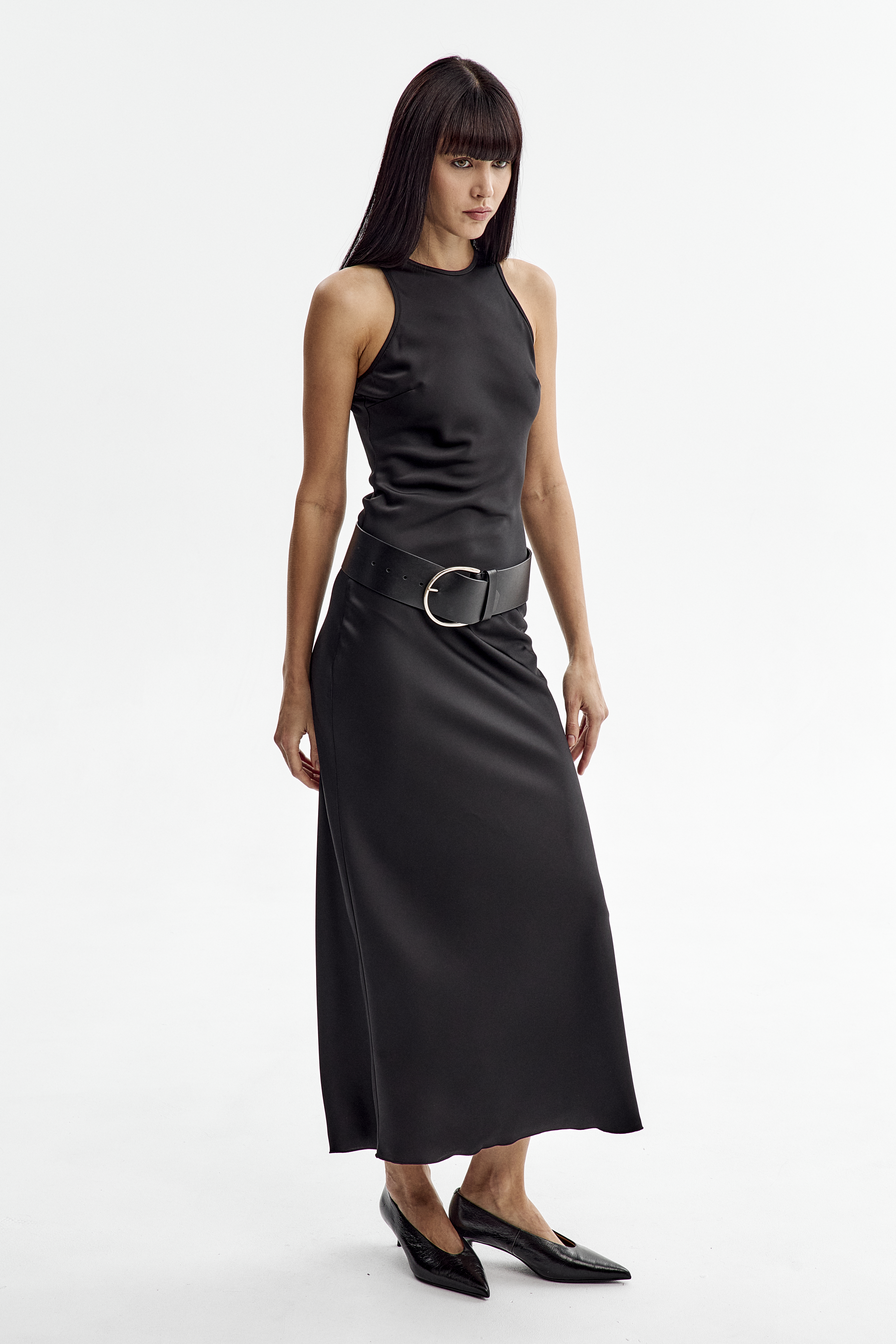  Платье макси с каплей на спине