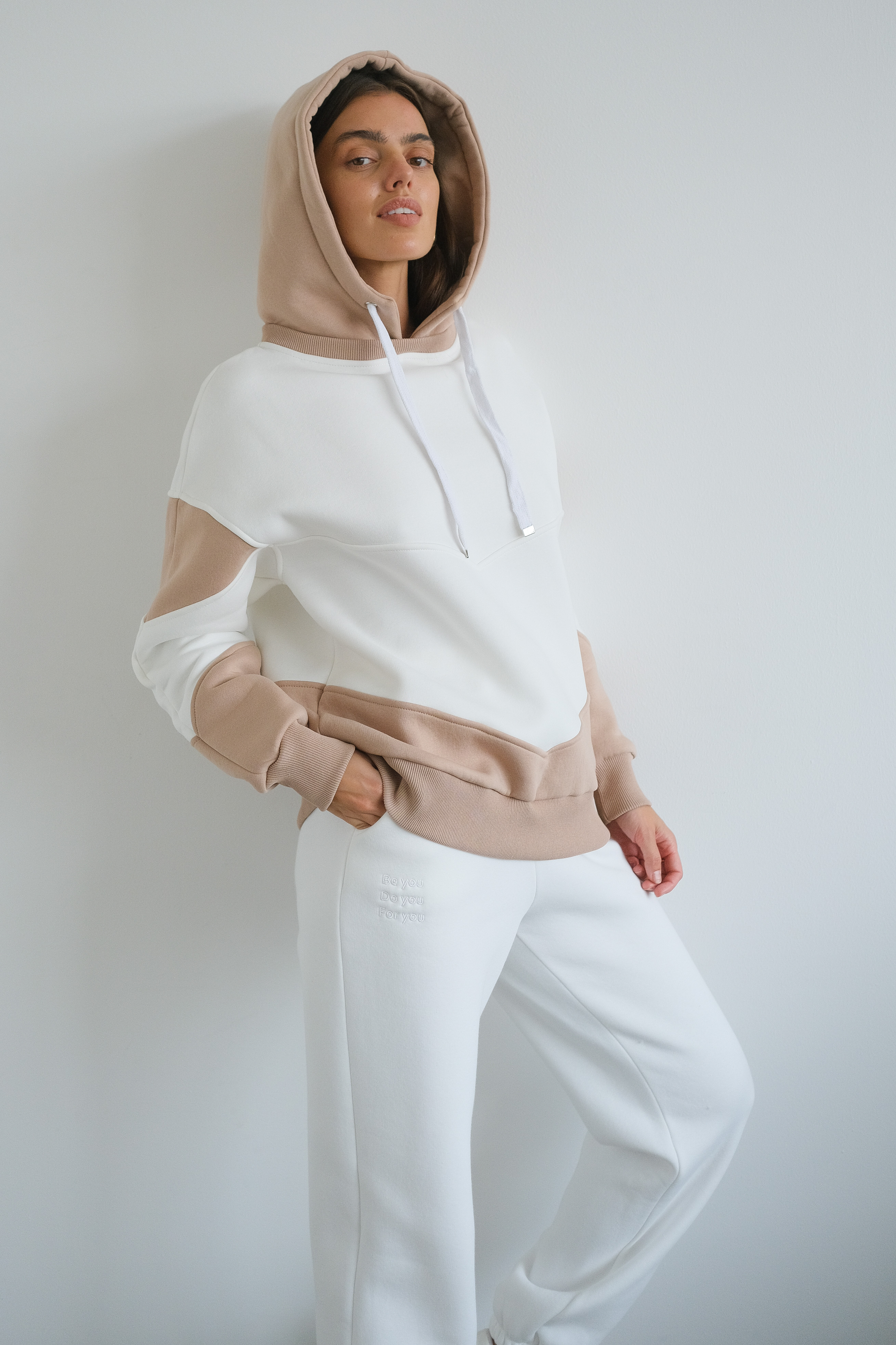 Свитшот молочно-бежевый